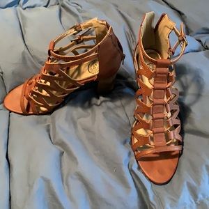 SO brown leather heels